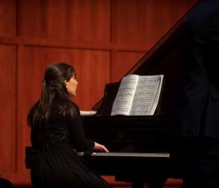 Andrea - Concert Image 1