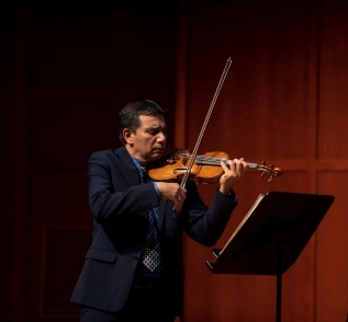 Carlos - Concert Image 2